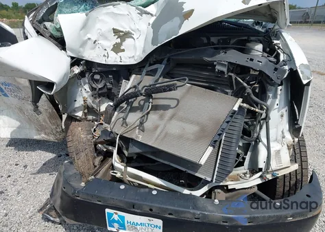 2011 Chevrolet Express 2500 Work Van z USA, uszkodzony, nr VIN 1GCWGFBA8B1137120